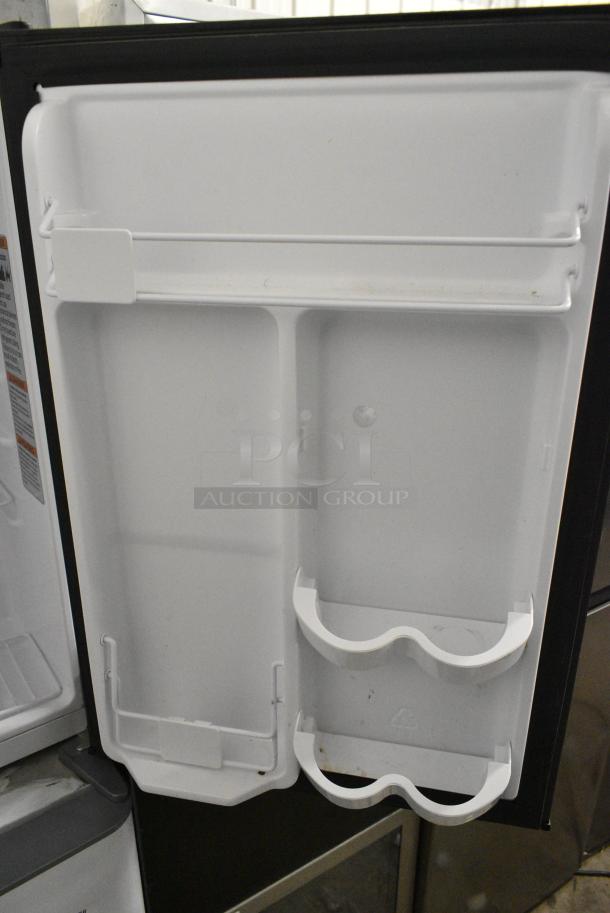 Haier HC27SW20RB Mini Cooler. 115 Volts, 1 Phase. Tested and Working! - Image 4 of 5