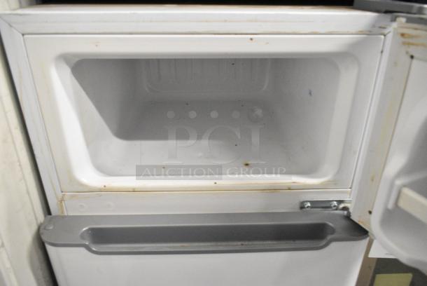 Black & Decker BCRDK32 Mini Cooler w/ Freezer. 115 Volts, 1 Phase. Tested and Working! - Image 3 of 7