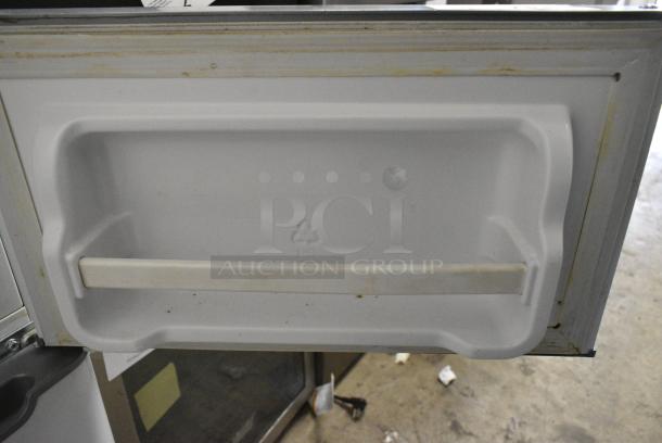Black & Decker BCRDK32 Mini Cooler w/ Freezer. 115 Volts, 1 Phase. Tested and Working! - Image 4 of 7