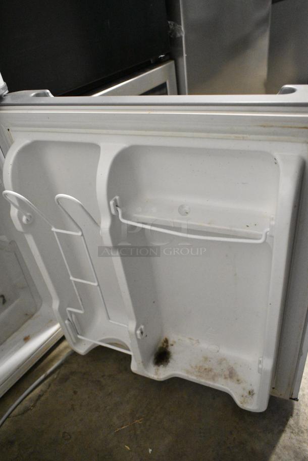 Black & Decker BCRDK32 Mini Cooler w/ Freezer. 115 Volts, 1 Phase. Tested and Working! - Image 6 of 7