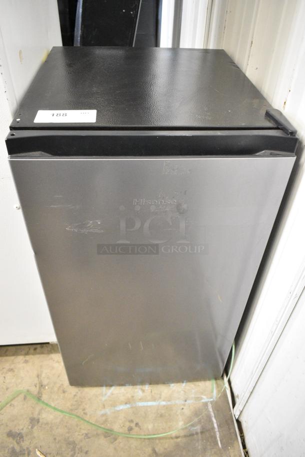 Hisense WMS044M6XVE Mini Cooler. 115 Volts, 1 Phase. Tested and Powers On But Does Not Get Cold - Image 1 of 5