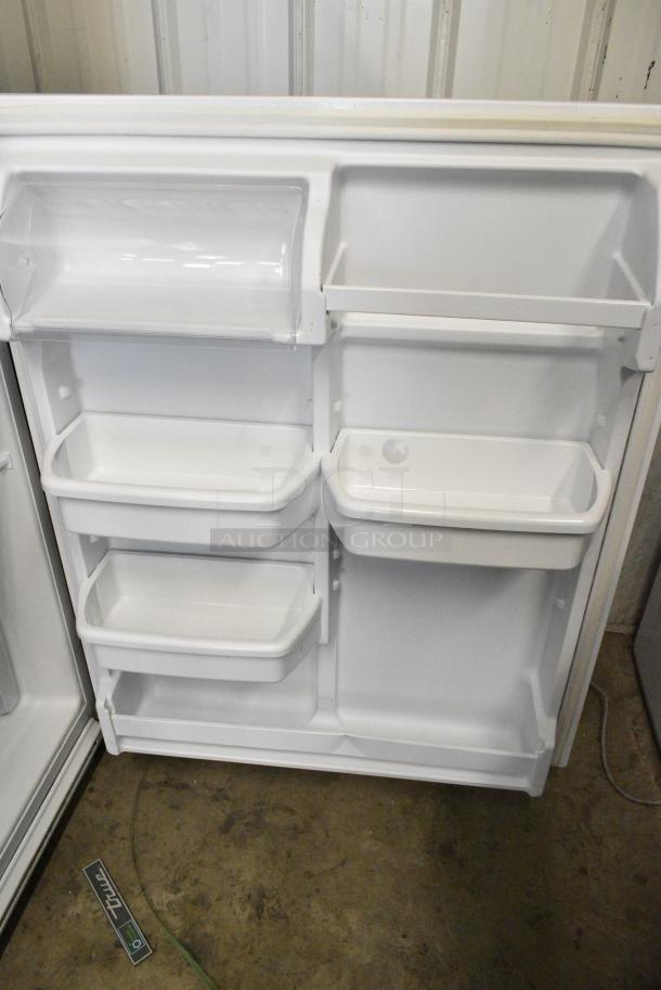 Maytag M1TXEGMYW01 Cooler w/ Freezer. 115 Volts, 1 Phase. Tested and Working! - Image 6 of 7