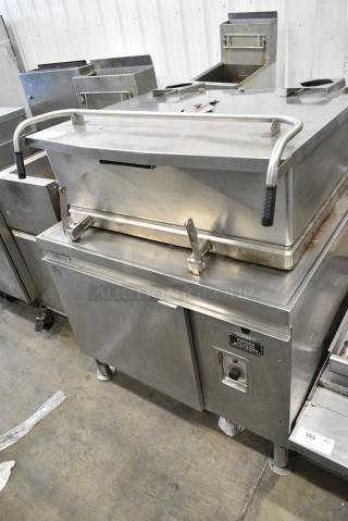 Market Forge 1530 Stainless Steel Commercial Floor Style Natural Gas Powered Braising Pan. 76,000 BTU.