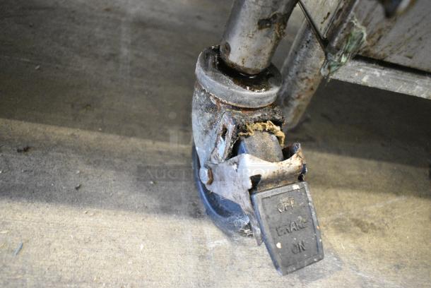 Pitco Frialator SG18 Stainless Steel Commercial Floor Style Natural Gas Powered Deep Fat Fryer on Commercial Casters. 140,000 BTU. - Image 3 of 7