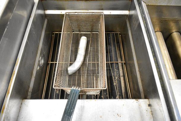 Pitco Frialator SG18 Stainless Steel Commercial Floor Style Natural Gas Powered Deep Fat Fryer on Commercial Casters. 140,000 BTU. - Image 4 of 7