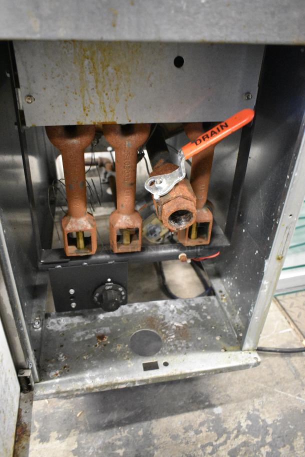 2018 Dean SR42GN Stainless Steel Commercial Floor Style Natural Gas Powered Deep Fat Fryer. 105,000 BTU. - Image 4 of 5