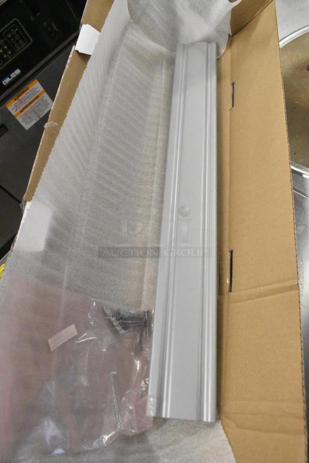 BRAND NEW IN BOX! 833X512382 Gray Piece. - Image 1 of 6
