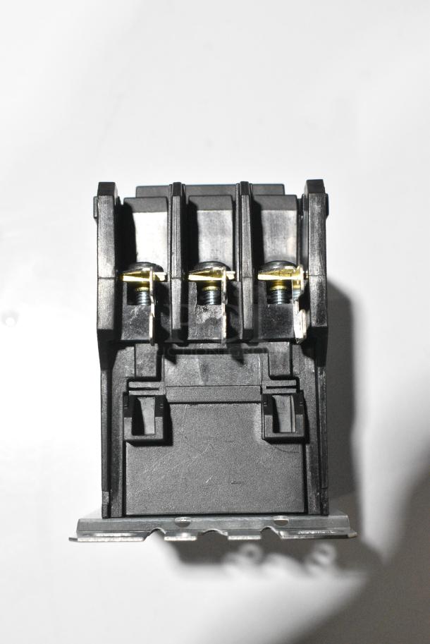 2 BRAND NEW IN BOX! Items Including HP0008771304 Hobart 00-087713-040-2 Magnetic Contactor and HP25753 Henny Penny 25753 Motor Assy 120v. 2 Times Your Bid! - Image 4 of 9