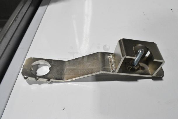 4 BRAND NEW IN BOX! Items Including 952M235420 Moffat M235420 Fan Puller for E28, E27, and E23 Series, 952M237448K Moffat M237448K Temperature Probe Kit for E32 Series, HP79213 Henny Penny 79213 Transducer-Pressure 30 Psi, HP56878 Henny Penny 56878 Gas Shock Wrench. 4 Times Your Bid! - Image 3 of 10