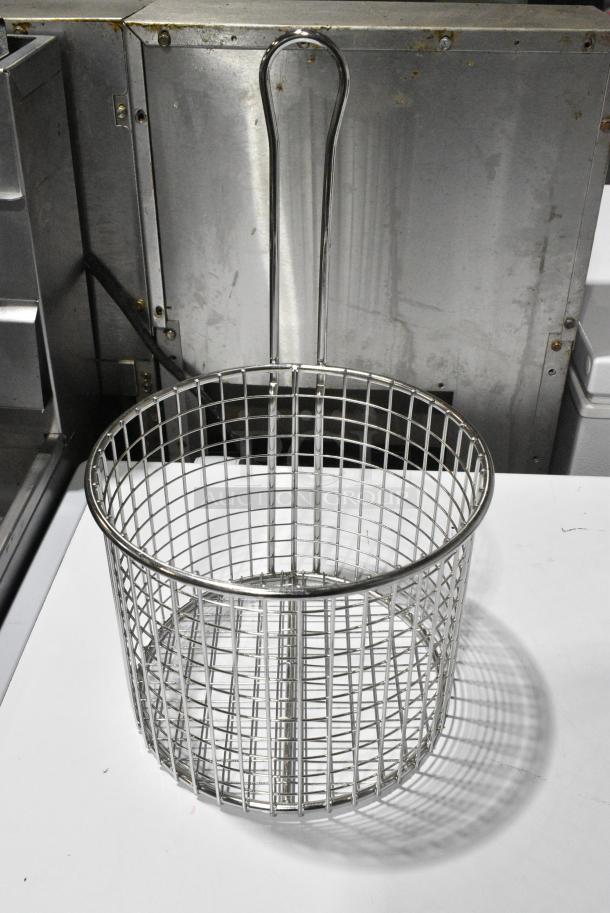 2 BRAND NEW IN BOX! Various Metal Fry Baskets. 2 Times Your Bid! - Image 2 of 4
