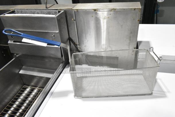 2 BRAND NEW IN BOX! Various Metal Fry Baskets. 2 Times Your Bid! - Image 3 of 4