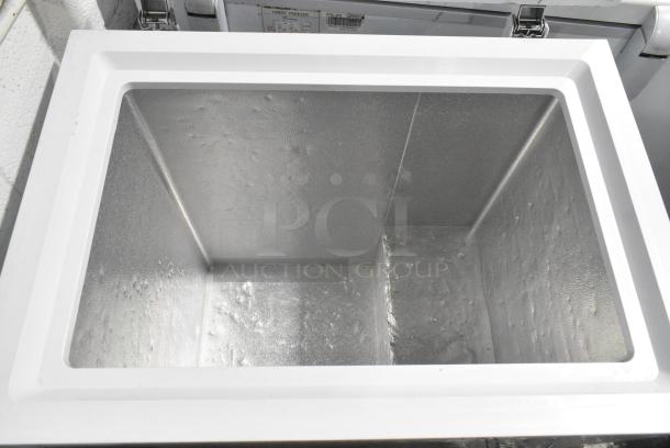 Black Diamond BDCF-5 Chest Freezer, 115 Volts, 1 Phase. Tested and Powers On But Does Not Get Cold - Image 3 of 4