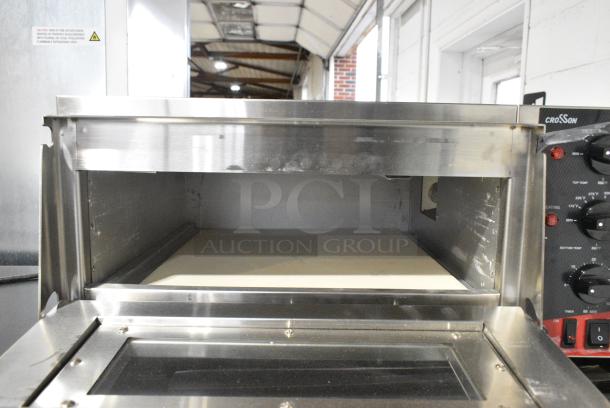 BRAND NEW SCRATCH AND DENT! 2023 Crosson CPO-160 Stainless Steel Countertop Electric Powered Pizza Oven w/ Cooking Stone. 120 Volts, 1 Phase. Tested and Working! - Image 4 of 5