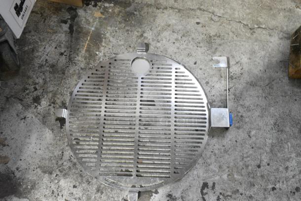 12 Various Items Including Stainless Steel Drop In Bin Lids, Round Baking Pans, Dome Cover, Metal Baking Pans. 12 Times Your Bid! - Image 4 of 5