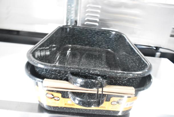 BRAND NEW SCRATCH AND DENT! Metal Roasting Pan w/ Lid - Image 3 of 4