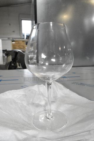 BRAND NEW SCRATCH AND DENT! Box of 6 553BURWN1901 Della Luce Maia 19 oz. Burgundy Wine Glass