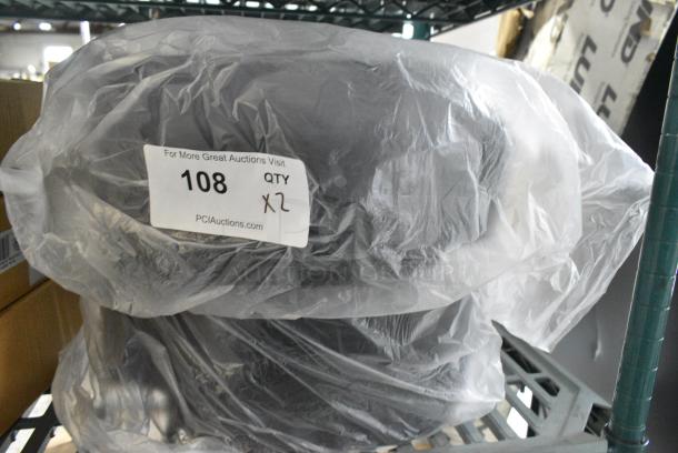 2 BRAND NEW SCRATCH AND DENT! Tork 712247549A Poly Wall Mount Toilet Paper Dispenser. 2 Times Your Bid! - Image 1 of 5