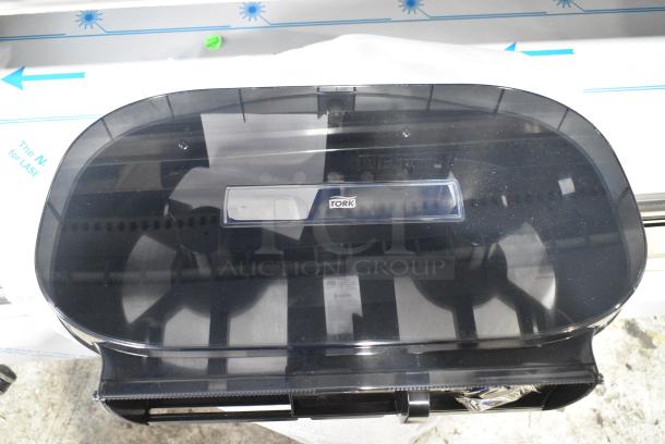 2 BRAND NEW SCRATCH AND DENT! Tork 712247549A Poly Wall Mount Toilet Paper Dispenser. 2 Times Your Bid! - Image 2 of 5