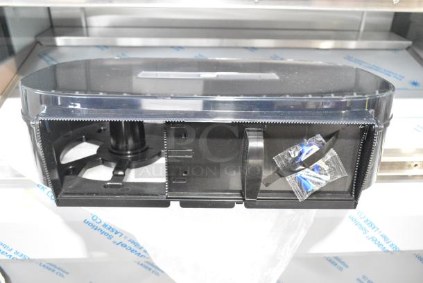 2 BRAND NEW SCRATCH AND DENT! Tork 712247549A Poly Wall Mount Toilet Paper Dispenser. 2 Times Your Bid! - Image 3 of 5