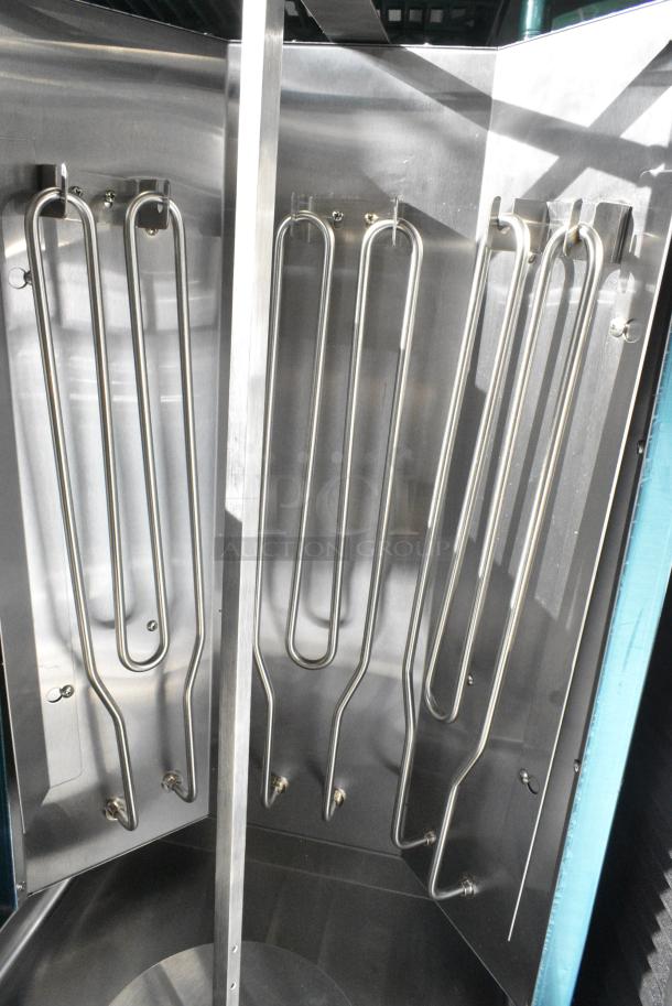 BRAND NEW SCRATCH AND DENT! 2023 Avantco 177VBE102M Stainless Steel Electric 65 lb. Vertical Broiler. 208/240 Volts, 1 Phase. - Image 4 of 7