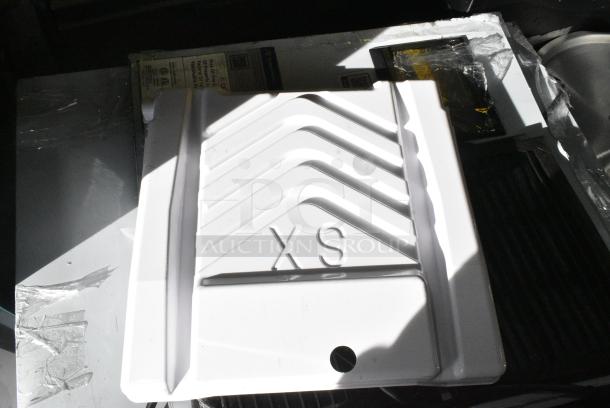 BRAND NEW SCRATCH AND DENT! 2024 Avantco 194MCH430A Stainless Steel Modular Half Cube Ice Machine - 400 lb. 115 Volts, 1 Phase. - Image 5 of 10