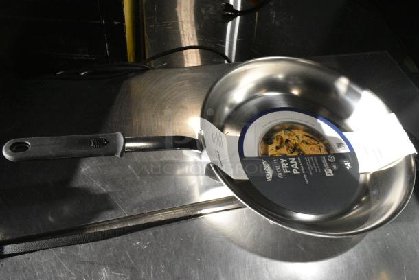 BRAND NEW SCRATCH AND DENT! Vollrath 692114 Tribute 14" Tri-Ply Stainless Steel Fry Pan with Black Silicone Handle 692114 - Image 1 of 5