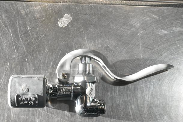 3 BRAND NEW SCRATCH AND DENT! Items Including 510B0107J T&S B-0107-J 1.07 GPM Pre-Rinse Spray Valve and 2 ABB Units. 3 Times Your Bid! - Image 9 of 10