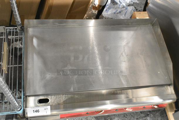 BRAND NEW SCRATCH AND DENT! Avantco 177EG30N Stainless Steel 30" Electric Countertop Griddle - 208/240 Volts, 1 Phase. - Image 2 of 5