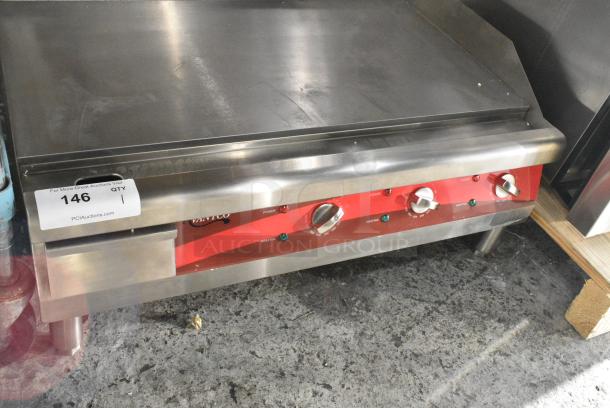BRAND NEW SCRATCH AND DENT! Avantco 177EG30N Stainless Steel 30" Electric Countertop Griddle - 208/240 Volts, 1 Phase. - Image 3 of 5