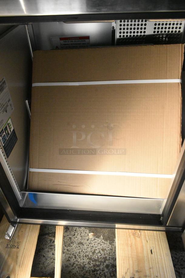 BRAND NEW SCRATCH AND DENT! 2024 True TSSU-72-30M-B-ST-HC Stainless Steel Commercial Sandwich Salad Prep Table Bain Marie Mega Top. 115 Volts, 1 Phase. Tested and Powers On But Does Not Get Cold - Image 9 of 13