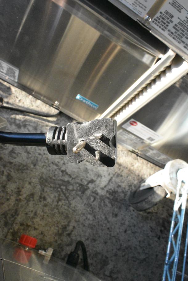 BRAND NEW SCRATCH AND DENT! 2024 Avantco 177FW200D Stainless Steel 12" x 20" Full Size Dual Well Electric Countertop Food Warmer with Thermostatic Controls. 120 Volts, 1 Phase. Tested and Working! - Image 4 of 5