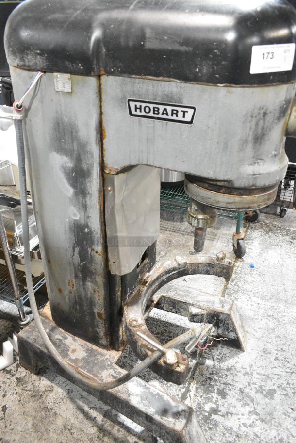 Hobart H600 Metal Commercial Floor Style 60 Quart Planetary Dough Mixer. 220 Volts, 3 Phase. - Image 4 of 8