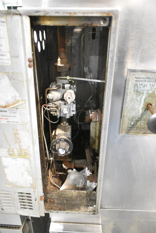 2 Bakers Pride Stainless Steel Commercial Natural Gas Powered Single Deck Pizza Oven. Appears to be Model Y600. 2 Times Your Bid! - Image 7 of 10