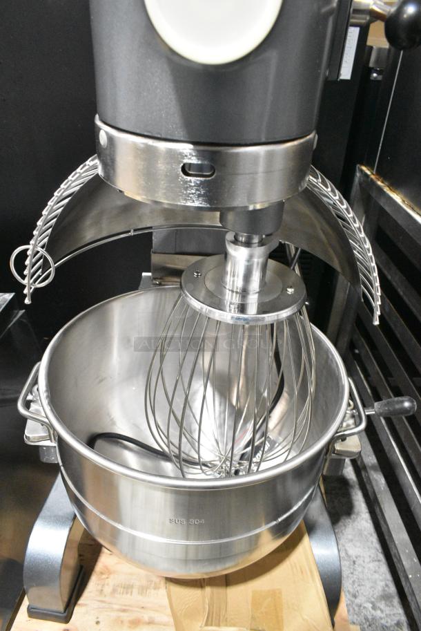 BRAND NEW SCRATCH AND DENT! Avantco MX30H Metal Commercial Floor Style 30 Quart Planetary Dough Mixer w/ Stainless Steel Bowl, Bowl Guard, Whisk, Paddle Attachments. 120 Volts, 1 Phase. Tested and Power On But Parts Do Not Move. Upper Drive Pully Is Broken, Will Work If Replaced - Image 4 of 7
