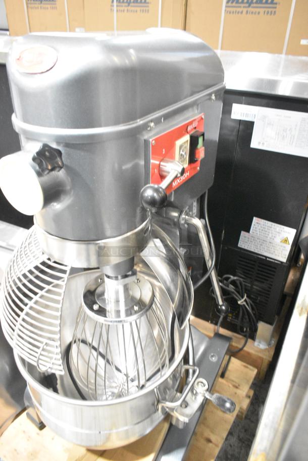 BRAND NEW SCRATCH AND DENT! Avantco MX30H Metal Commercial Floor Style 30 Quart Planetary Dough Mixer w/ Stainless Steel Bowl, Bowl Guard, Whisk, Paddle Attachments. 120 Volts, 1 Phase. Tested and Power On But Parts Do Not Move. Upper Drive Pully Is Broken, Will Work If Replaced - Image 5 of 7