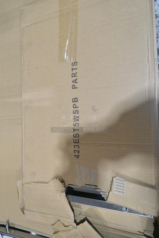 BRAND NEW SCRATCH AND DENT! 2024 ServIt 423EST5WSPB Five Pan Sealed Well Electric Steam Table with Partially Enclosed Base. 208/240 Volts, 1 Phase. - Image 5 of 8