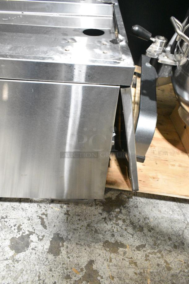 BRAND NEW SCRATCH AND DENT! 2024 ServIt 423EST5WSPB Five Pan Sealed Well Electric Steam Table with Partially Enclosed Base. 208/240 Volts, 1 Phase. - Image 7 of 8