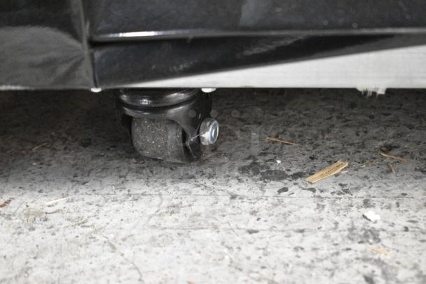 BRAND NEW SCRATCH AND DENT! 2022 Migali C-49RM-HC Metal Commercial 2 Door Reach In Cooler Merchandiser w/ Poly Coated Racks on Commercial Casters. Serial C-49RM-HC003221012092C0001. 115 Volts, 1 Phase. Tested and Working! - Image 4 of 7