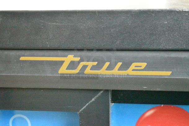 True GDM-41SL-54-LD Metal Commercial 2 Door Reach In Cooler Merchandiser w/ Poly Coated Racks. 115 Volts, 1 Phase. Tested and Working! - Image 2 of 5