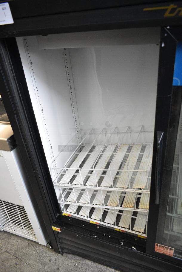 True GDM-41SL-54-LD Metal Commercial 2 Door Reach In Cooler Merchandiser w/ Poly Coated Racks. 115 Volts, 1 Phase. Tested and Working! - Image 3 of 5