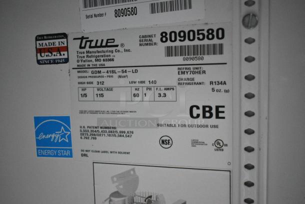 True GDM-41SL-54-LD Metal Commercial 2 Door Reach In Cooler Merchandiser w/ Poly Coated Racks. 115 Volts, 1 Phase. Tested and Working! - Image 5 of 5