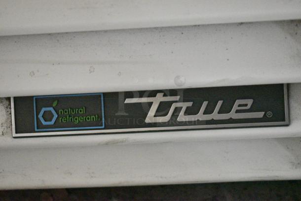 BRAND NEW SCRATCH AND DENT! 2021 True TSCI-600R-G-PH Metal Commercial Single Door Reach In Cooler Merchandiser w/ Poly Coated Racks. 115 Volts, 1 Phase. Tested and Working! - Image 2 of 5