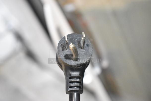 BRAND NEW SCRATCH AND DENT! 2021 True TSCI-600R-G-PH Metal Commercial Single Door Reach In Cooler Merchandiser w/ Poly Coated Racks. 115 Volts, 1 Phase. Tested and Working! - Image 3 of 5