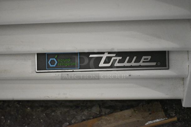 2020 True TSCI-600R-G-PH Metal Commercial Single Door Reach In Cooler Merchandiser w/ Poly Coated Racks. 115 Volts, 1 Phase. Tested and Working! - Image 2 of 5