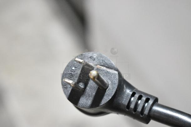 2020 True TSCI-600R-G-PH Metal Commercial Single Door Reach In Cooler Merchandiser w/ Poly Coated Racks. 115 Volts, 1 Phase. Tested and Working! - Image 3 of 5