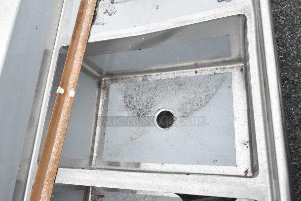 BRAND NEW SCRATCH AND DENT! Regency 600S32030230 124" 16-Gauge Stainless Steel Three Compartment Commercial Sink with 2 Drainboards - 20" x 30" x 14" Bowls - Image 5 of 7