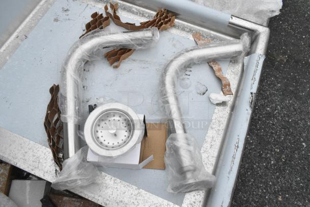 BRAND NEW SCRATCH AND DENT! Regency 600S32321224 Stainless Steel 3 Bay Sink w/ Dual Drain Boards. Bays 24x24x14. Drain Boards 22x26 - Image 5 of 7