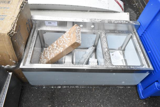 BRAND NEW SCRATCH AND DENT! Steelton 522BS3T38 3 Bowl 18 Gauge Underbar Sink - 38" x 18 3/4" - Image 1 of 4