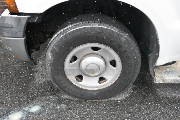 2006 Ford F250 Super Duty 2WD Pick Up Truck w/ Crew Cab, Headache Guard and Tommy Gate PUW60-1340S38TP4 liftgate. VIN 1FTSX20566ED68092. Title In Hand. Needs a Timing Chain. Vehicle Runs and Drives But Needs a New Battery; Will Need To Be Jump Started. - Image 5 of 13