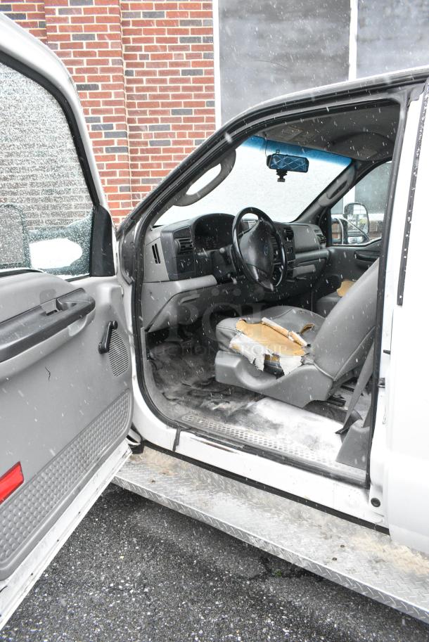 2006 Ford F250 Super Duty 2WD Pick Up Truck w/ Crew Cab, Headache Guard and Tommy Gate PUW60-1340S38TP4 liftgate. VIN 1FTSX20566ED68092. Title In Hand. Needs a Timing Chain. Vehicle Runs and Drives But Needs a New Battery; Will Need To Be Jump Started. - Image 6 of 13